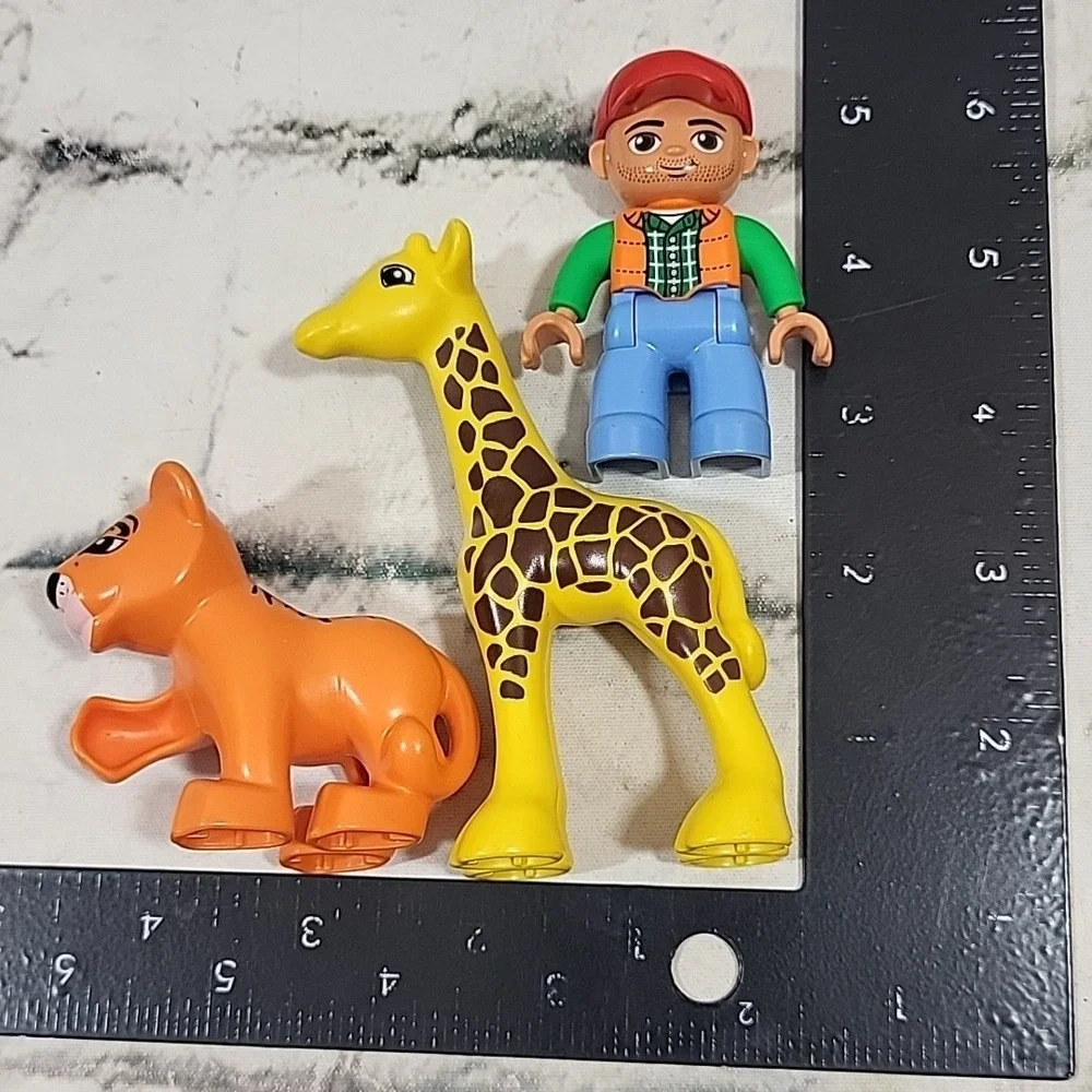 Lego Duplo Figures Lot Of 3 Man Hunter Zoo Keeper Jungle Animals Giraffe Tiger